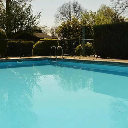 Дом отдыха Spacious Mansion In With Pool *