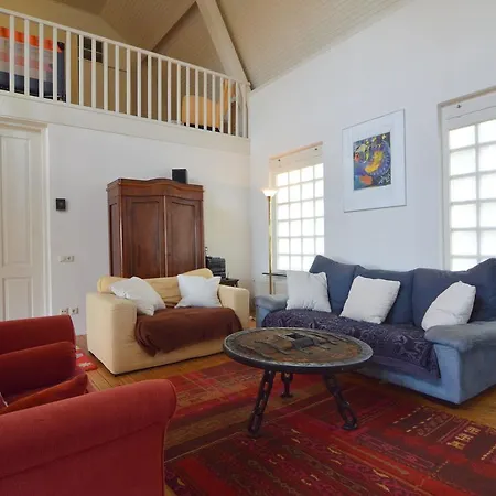 Дом отдыха Spacious Mansion In With Pool Gastel
