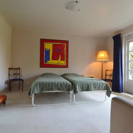 Дом отдыха Spacious Mansion In With Pool