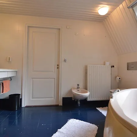 Spacious Mansion In With Pool Дом отдыха Gastel